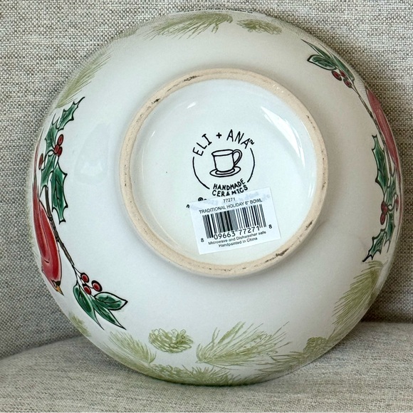 Red Robin with Holly & Berries 6” Traditional Holiday Bowl - Picture 6 of 7